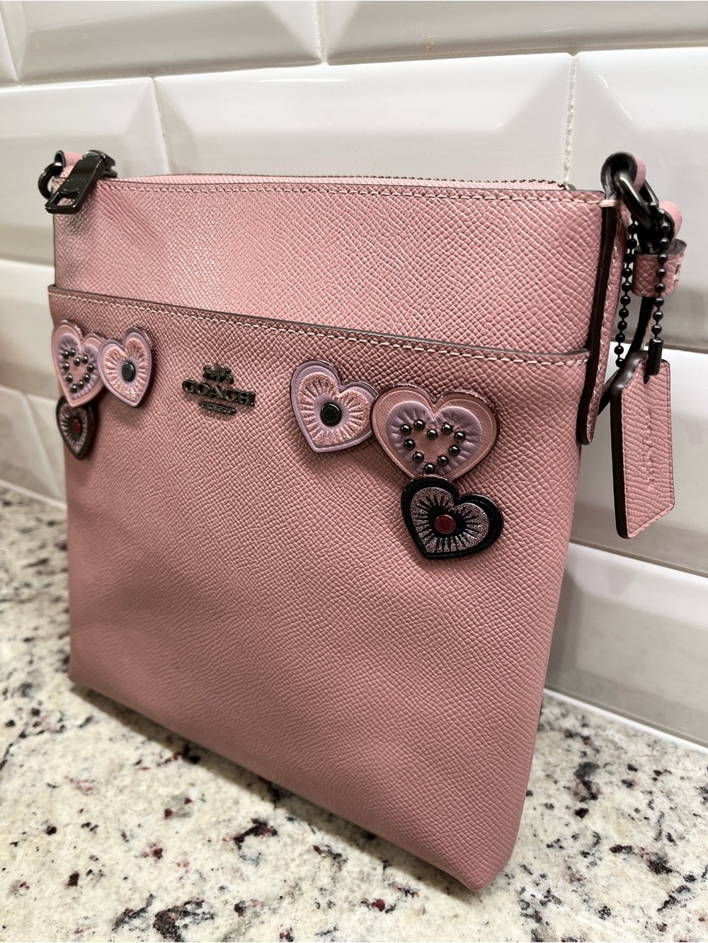 Coach Kitt Messenger Crossbody Bag with Heart Appliqué NWOT - Picture 3 of 13